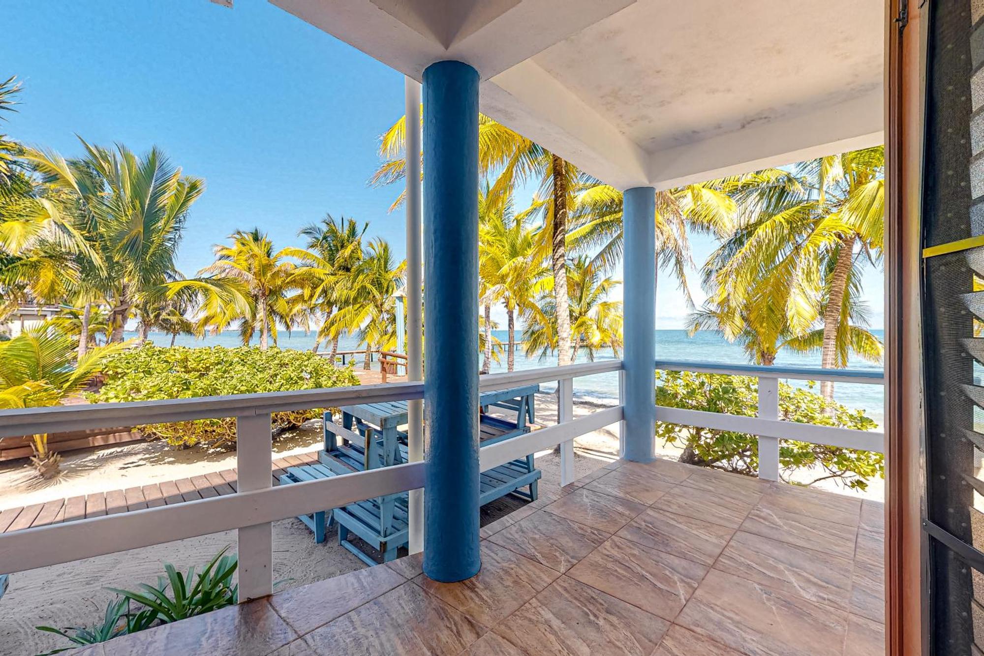Beachside Villas Gold Standard Certified Placencia 객실 사진