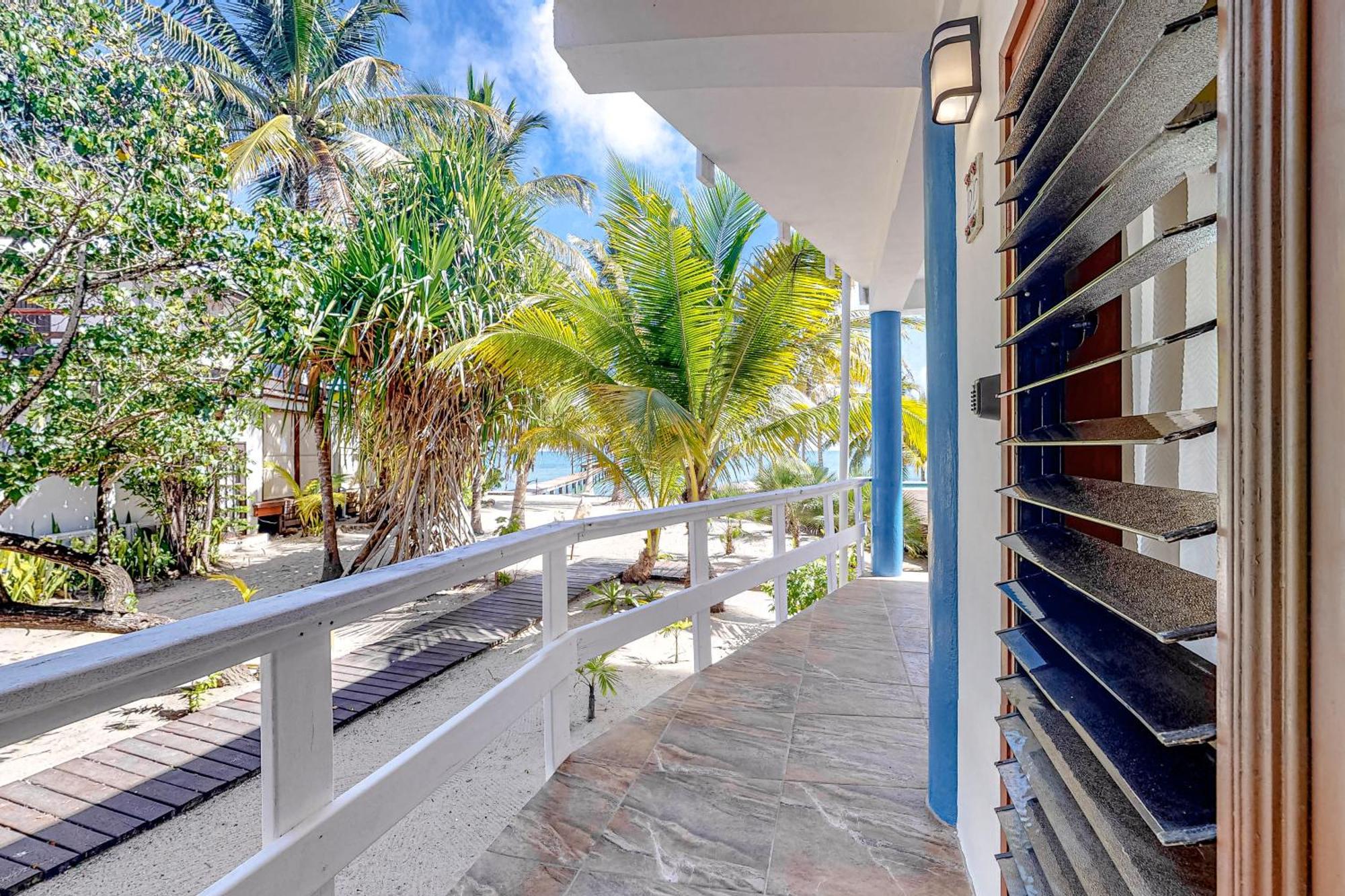 Beachside Villas Gold Standard Certified Placencia 객실 사진