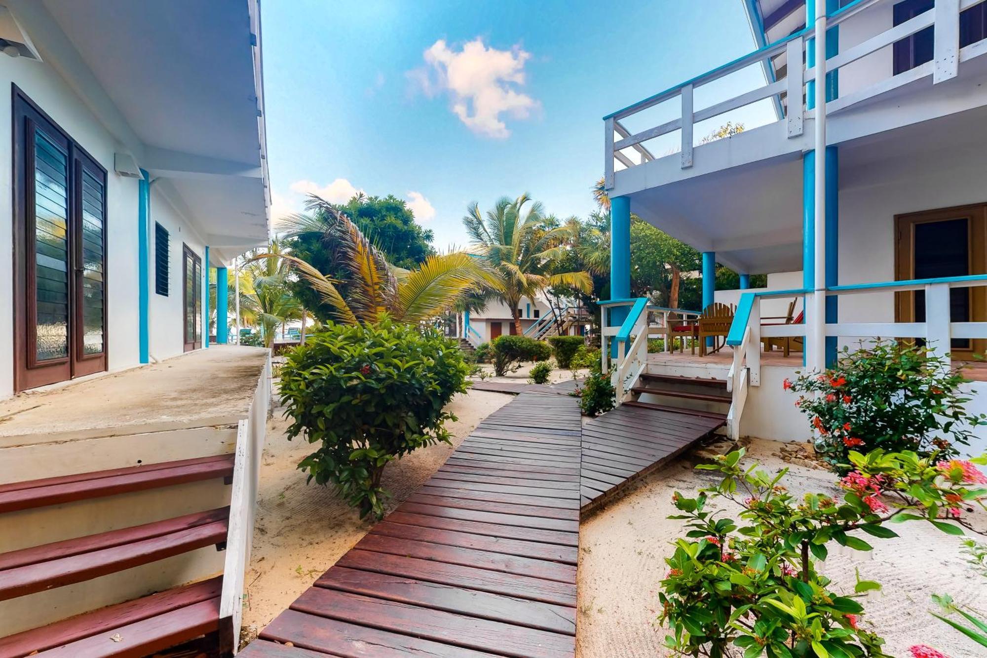 Beachside Villas Gold Standard Certified Placencia 객실 사진