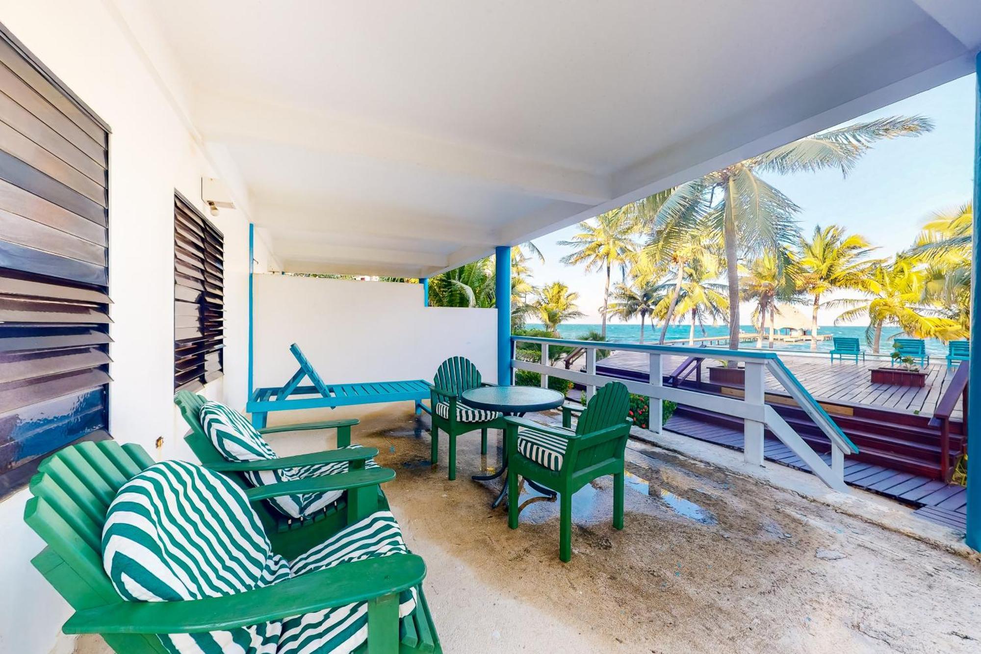 Beachside Villas Gold Standard Certified Placencia 객실 사진