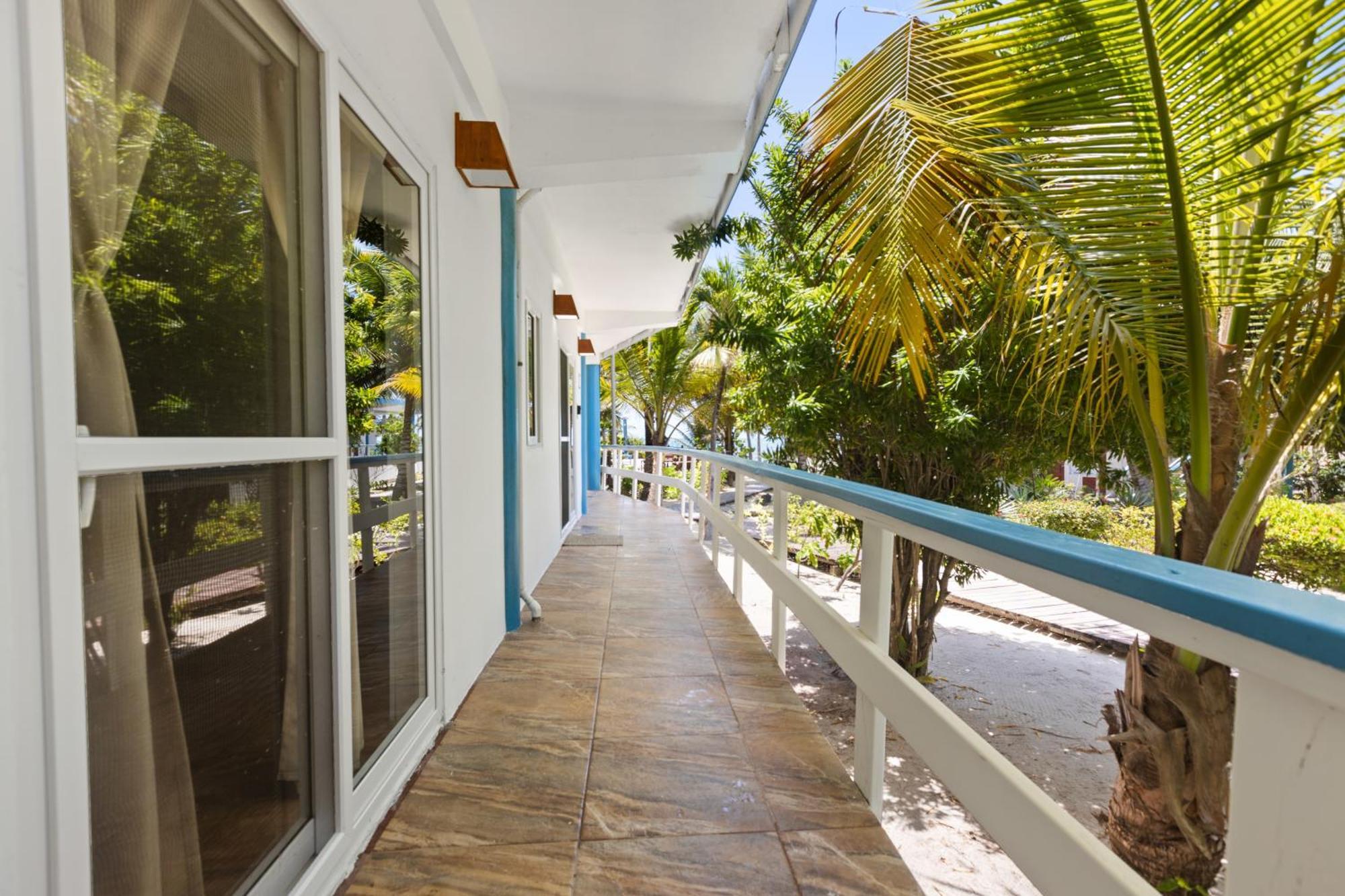 Beachside Villas Gold Standard Certified Placencia 객실 사진